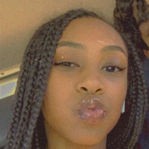 Meet your Posher, Zahra